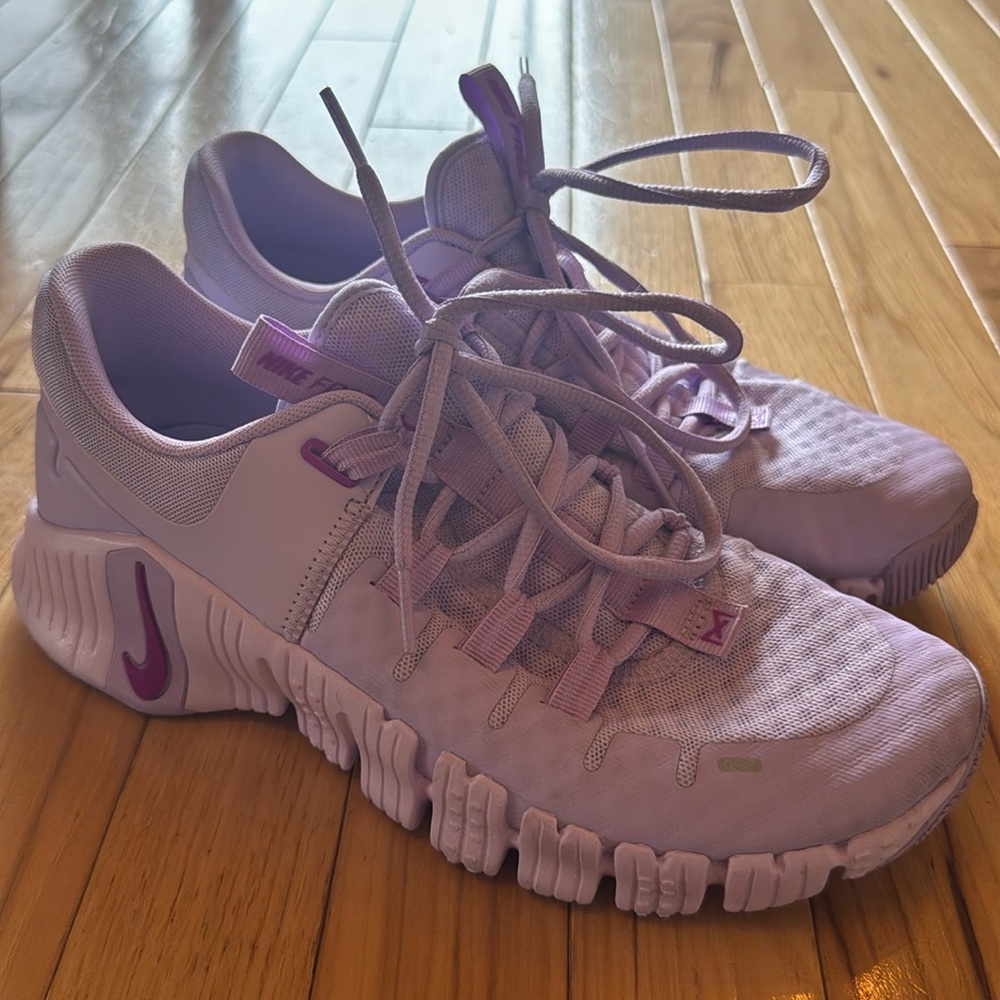 Nike free Metcon 6 training shoes! Size 8, lilac color! 💜